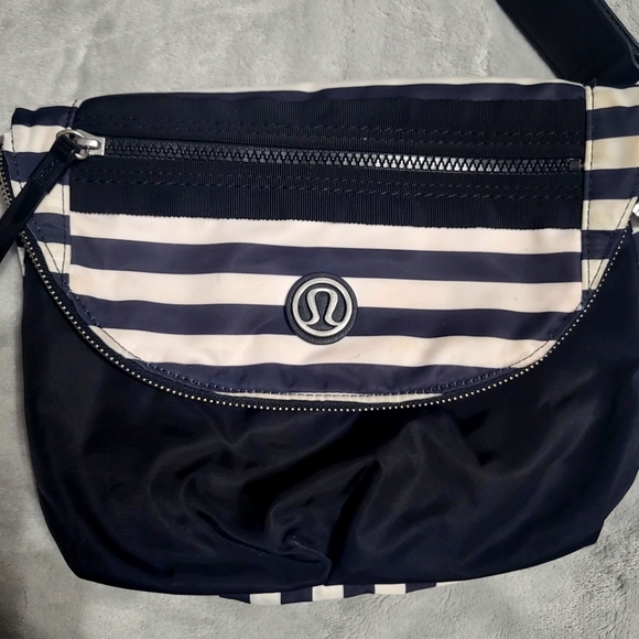 Lululemon Festival Bag in Apex - Picture 4 of 17